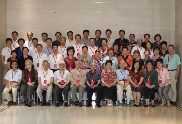 热点话题的三重维度探讨，最新动态的同学聚焦