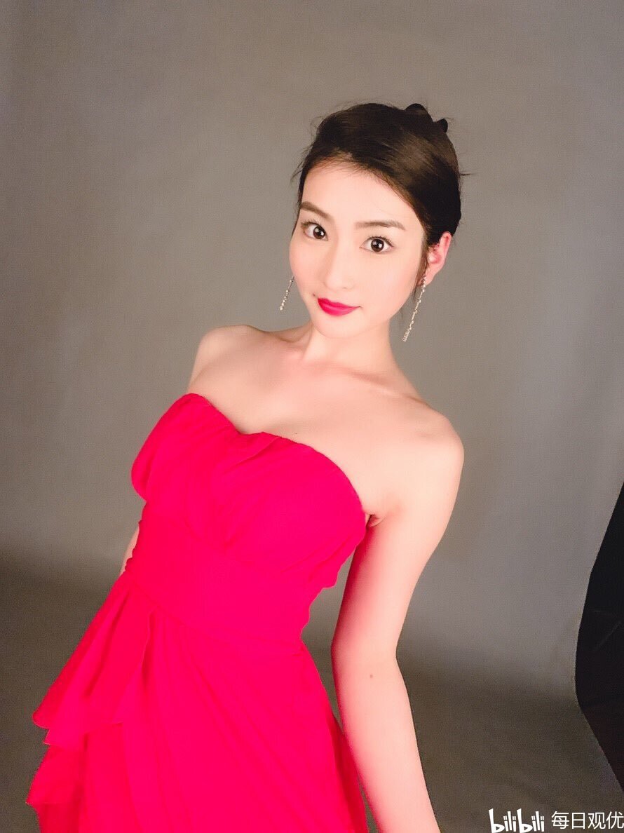 本庄优花探寻小巷美食，隐秘的美食天堂