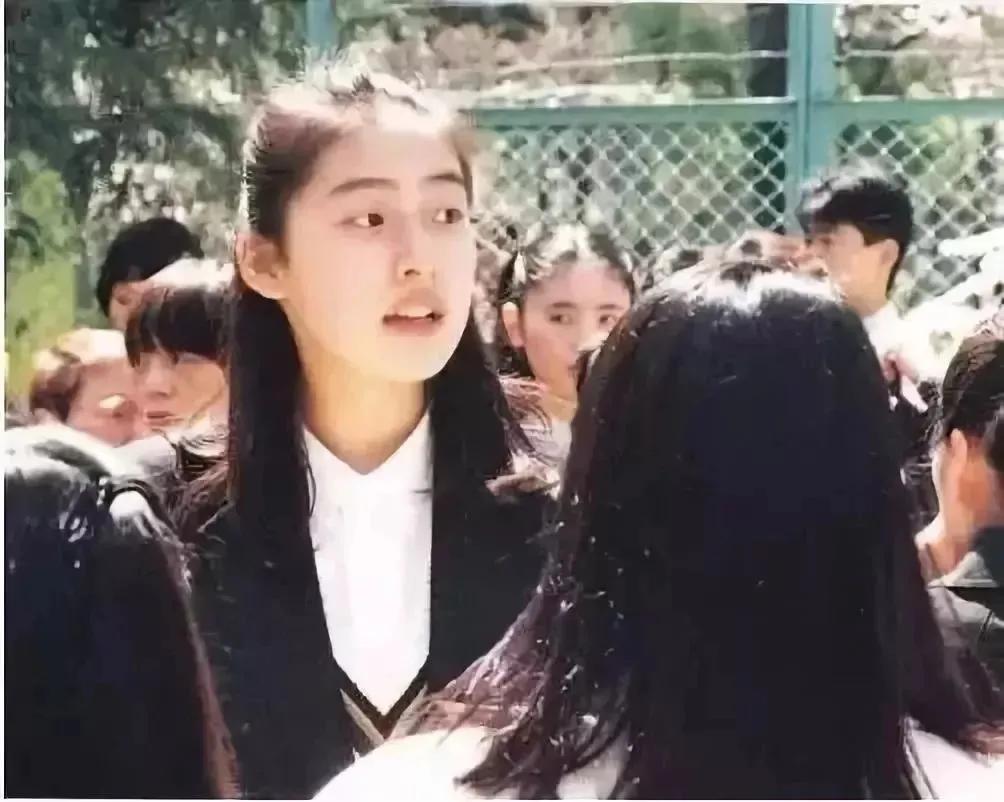 演员希的宁静之旅，与自然美景的邂逅与内心的寻找
